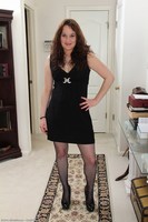 Sexy MILF Belle Star