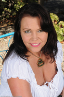 Angelica Exposes Huge Tits